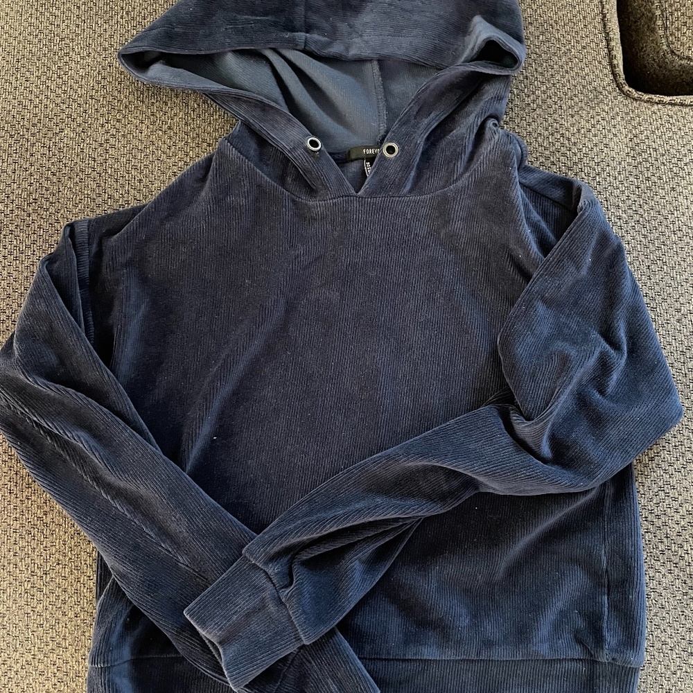 NAVY BLUE SWEATER